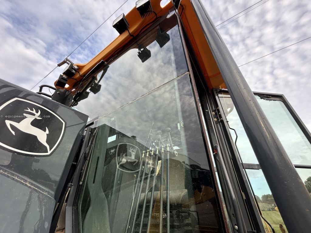 2019 John Deere 772G Image 32