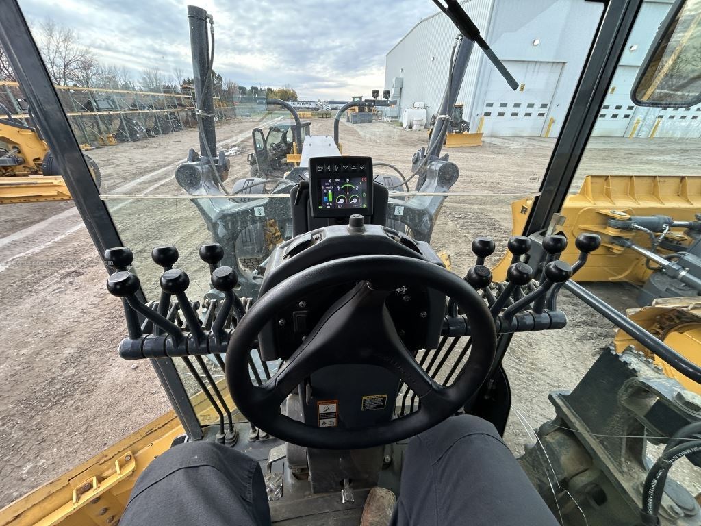 2019 John Deere 772G Image 38