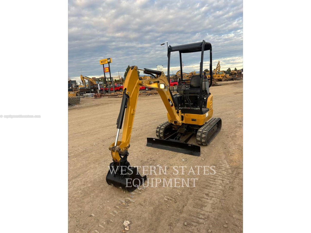 2017 Caterpillar 301.7D Image 4
