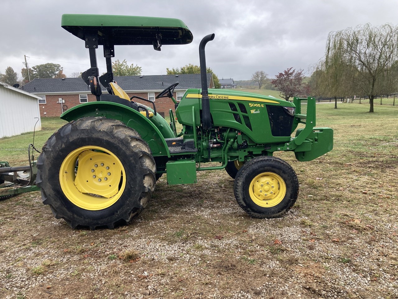 2020 John Deere 5065E Image 10