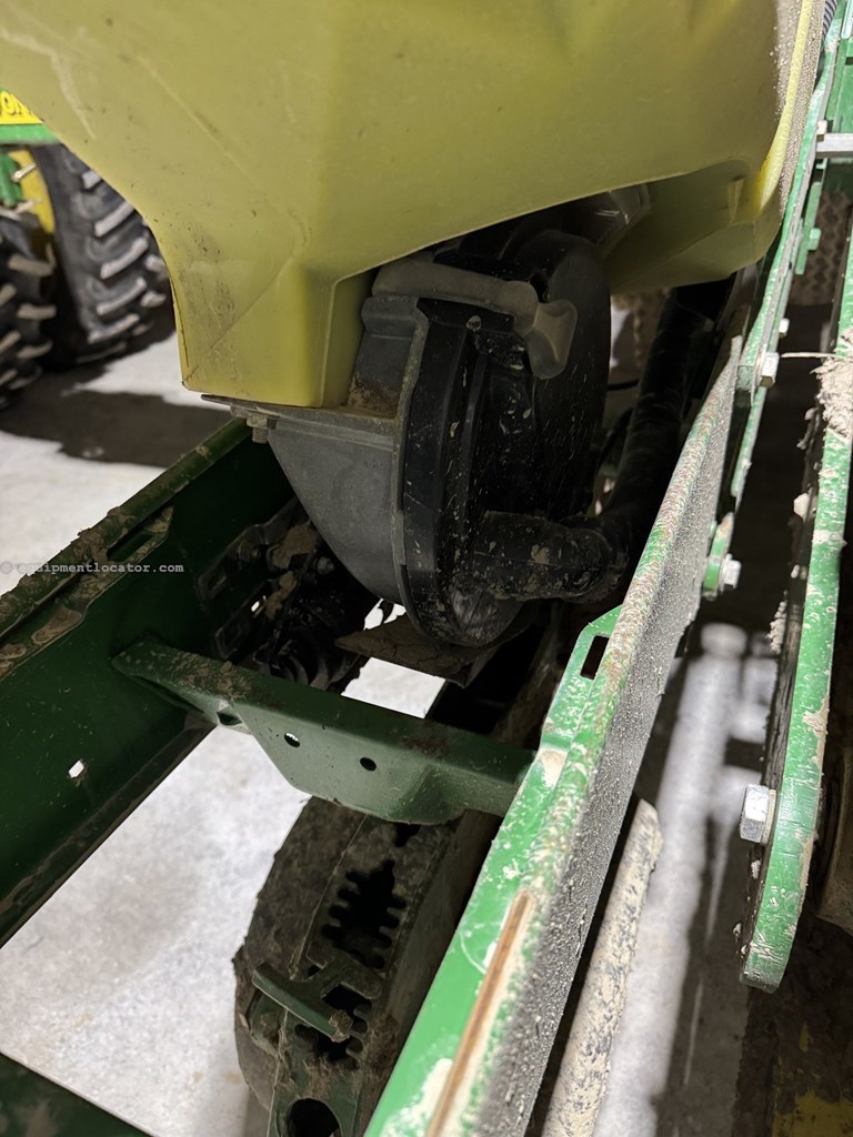 2007 John Deere 1770NT Image 10