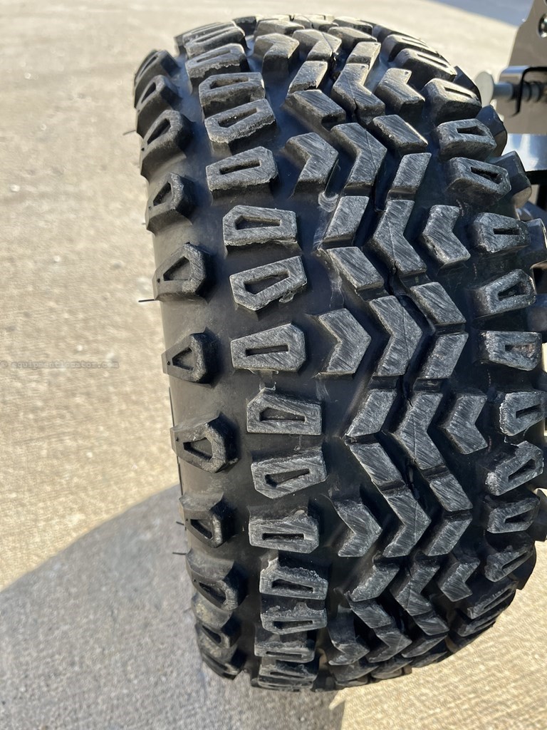 2023 John Deere X739 Image 10