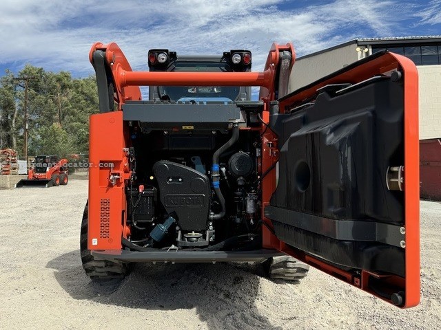 2025 Kubota SSV75PHC Image 10