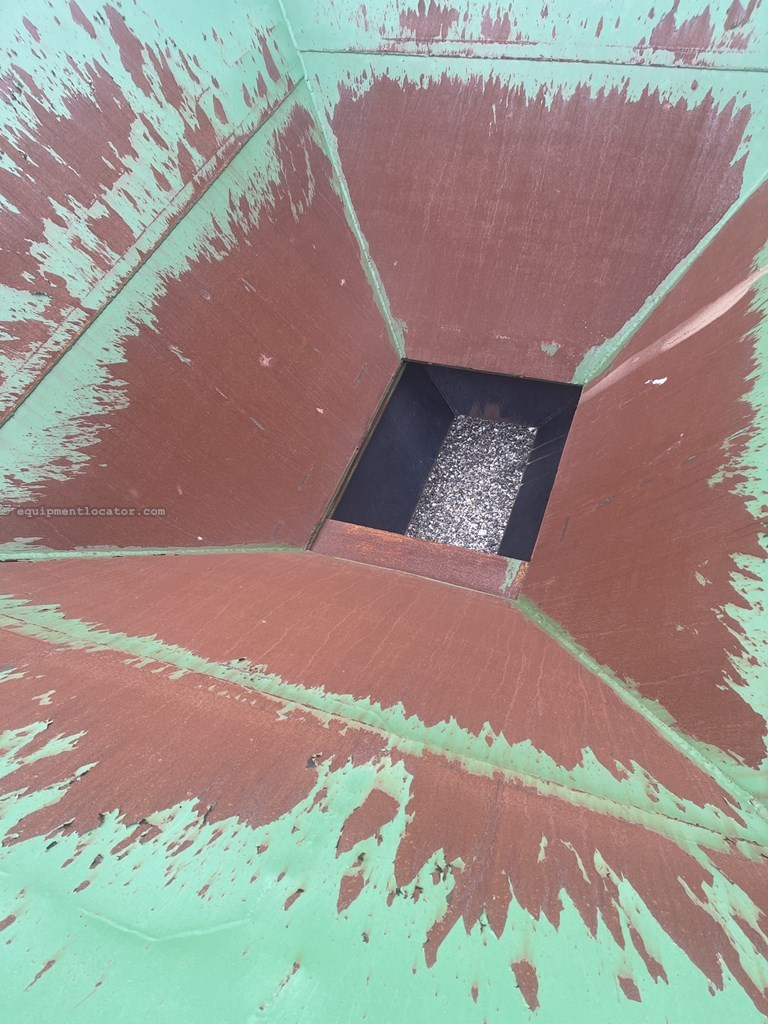 2023 John Deere T110 Image 10