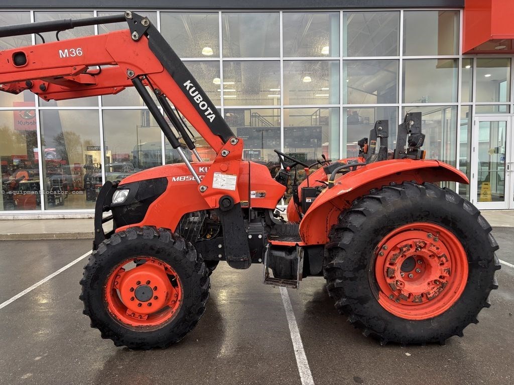 2016 Kubota M8560 Image 2