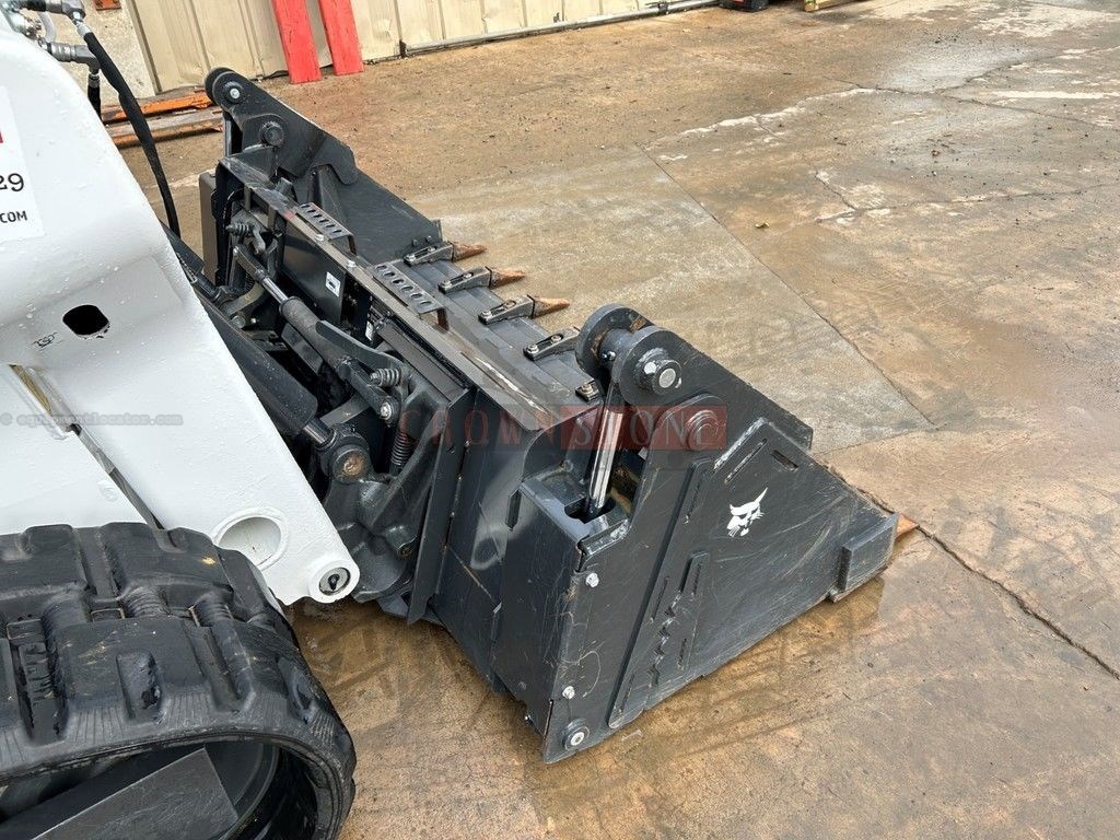 2024 Bobcat 74" Combination Bucket Image 4