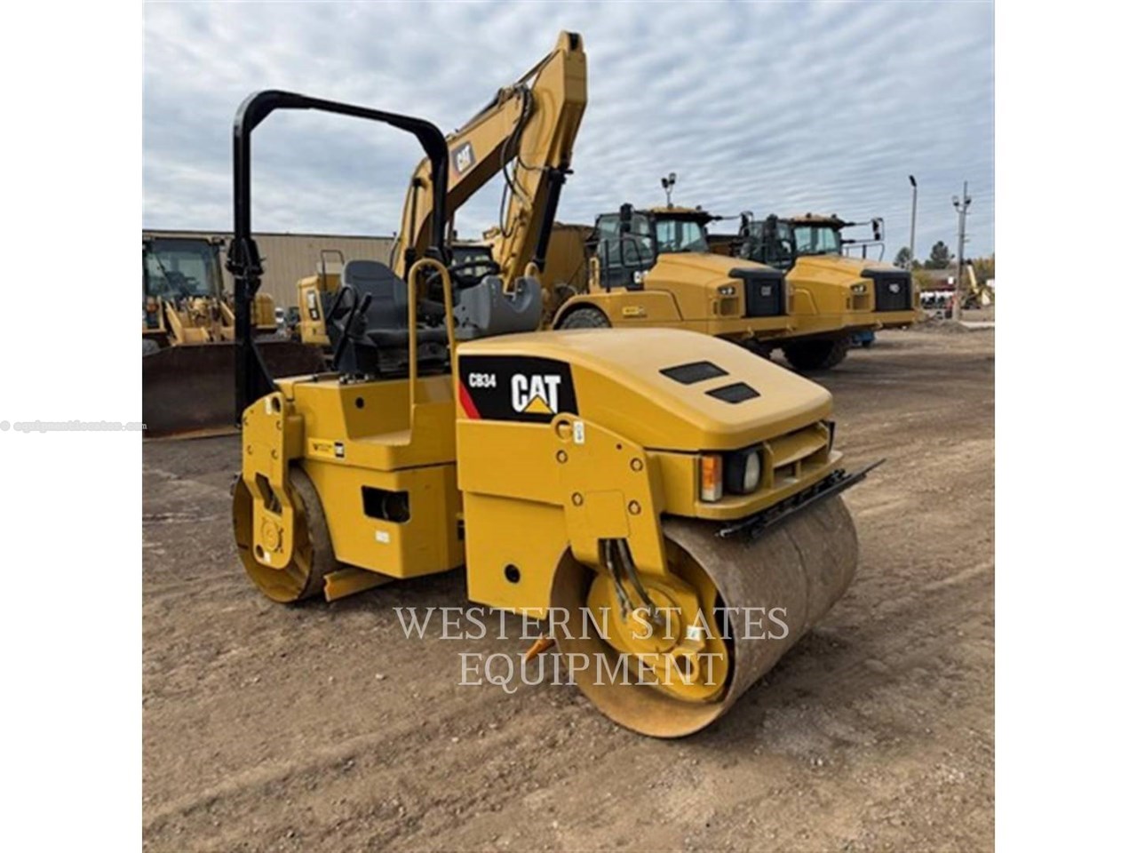 2012 Caterpillar CB34 Image 4