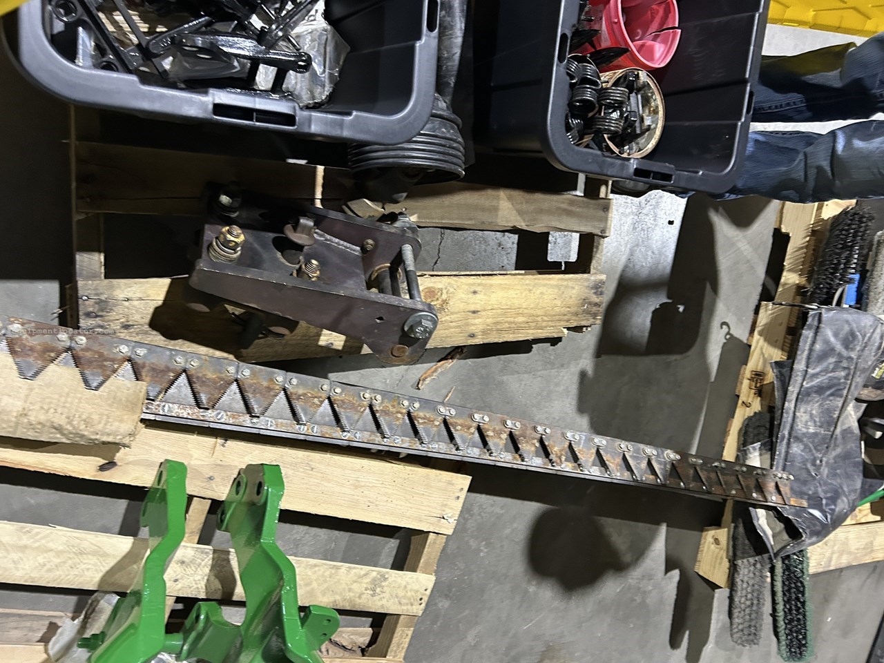 2011 MacDon A30-D Image 30