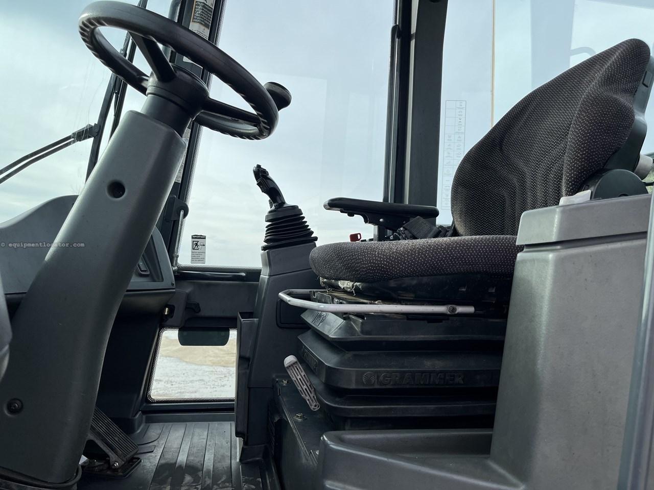 2015 John Deere 244K Image 20