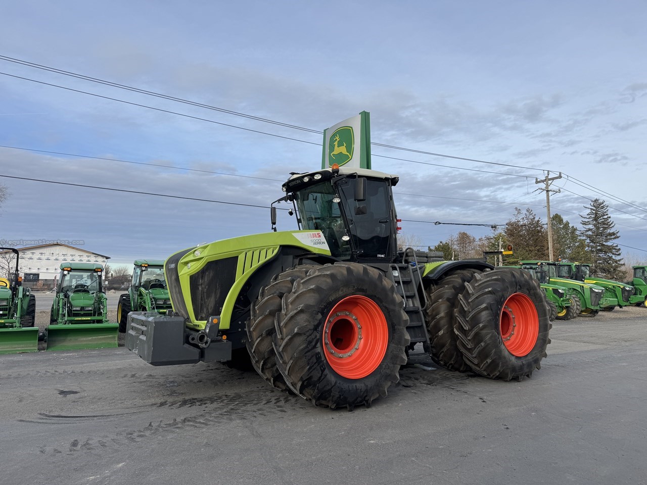 2016 CLAAS Xerion 5000 Trac Image 2