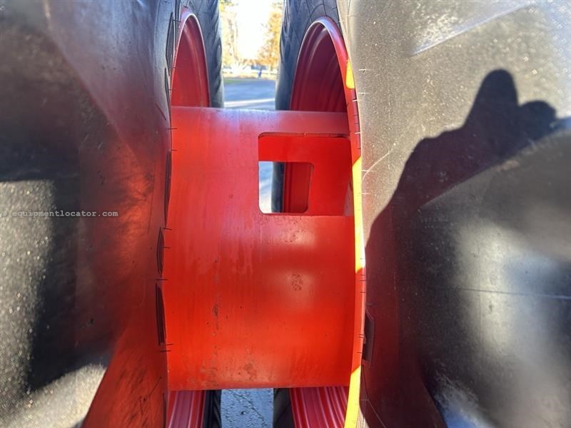 2016 CLAAS Xerion 5000 Trac Image 16