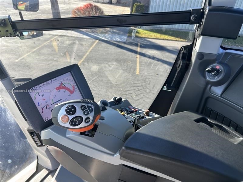 2016 CLAAS Xerion 5000 Trac Image 35