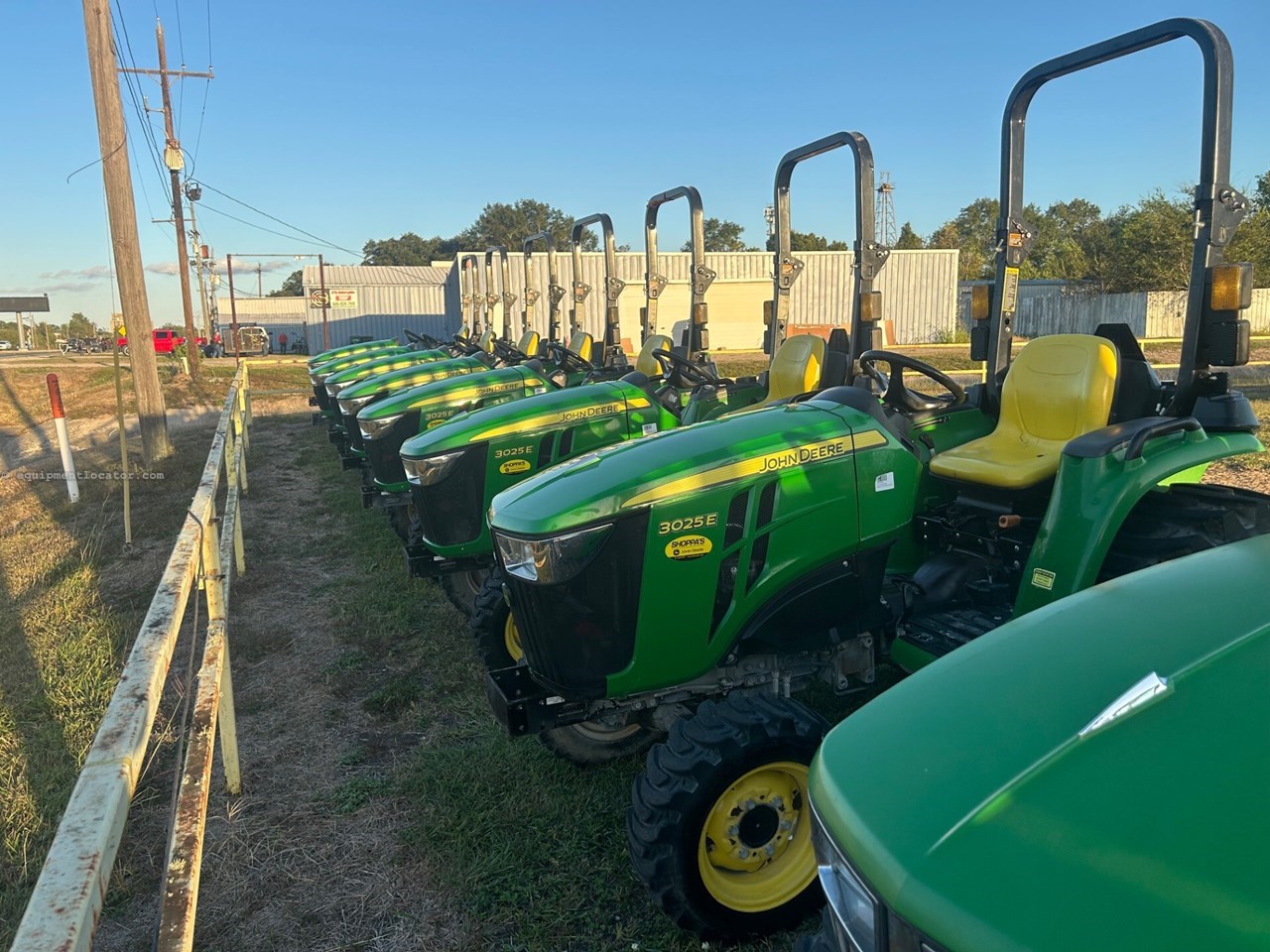 2023 John Deere 3025E Image 10