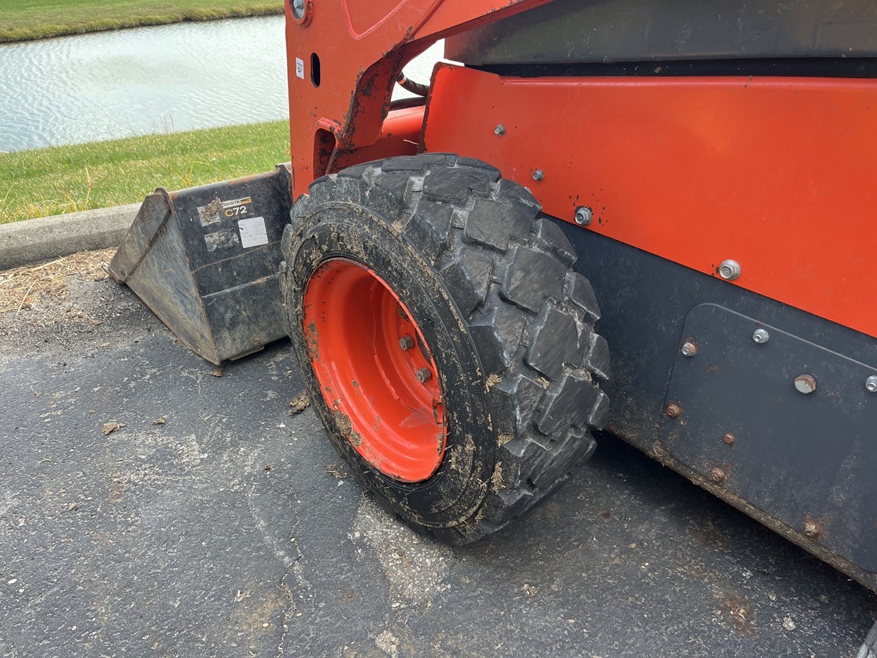 2023 Kubota Ssv75 Image 10