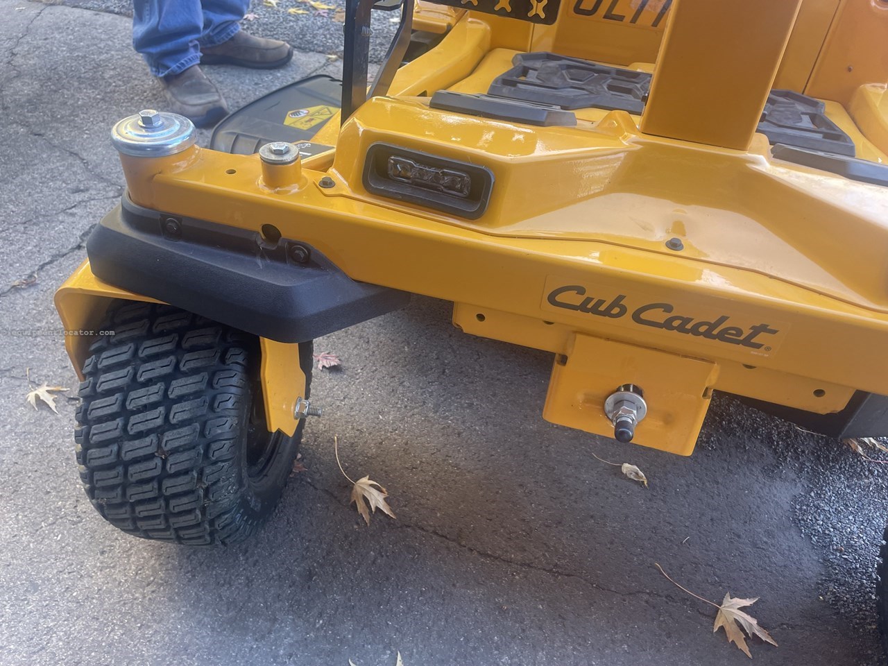 2023 Cub Cadet ZTS1 42 Image 10