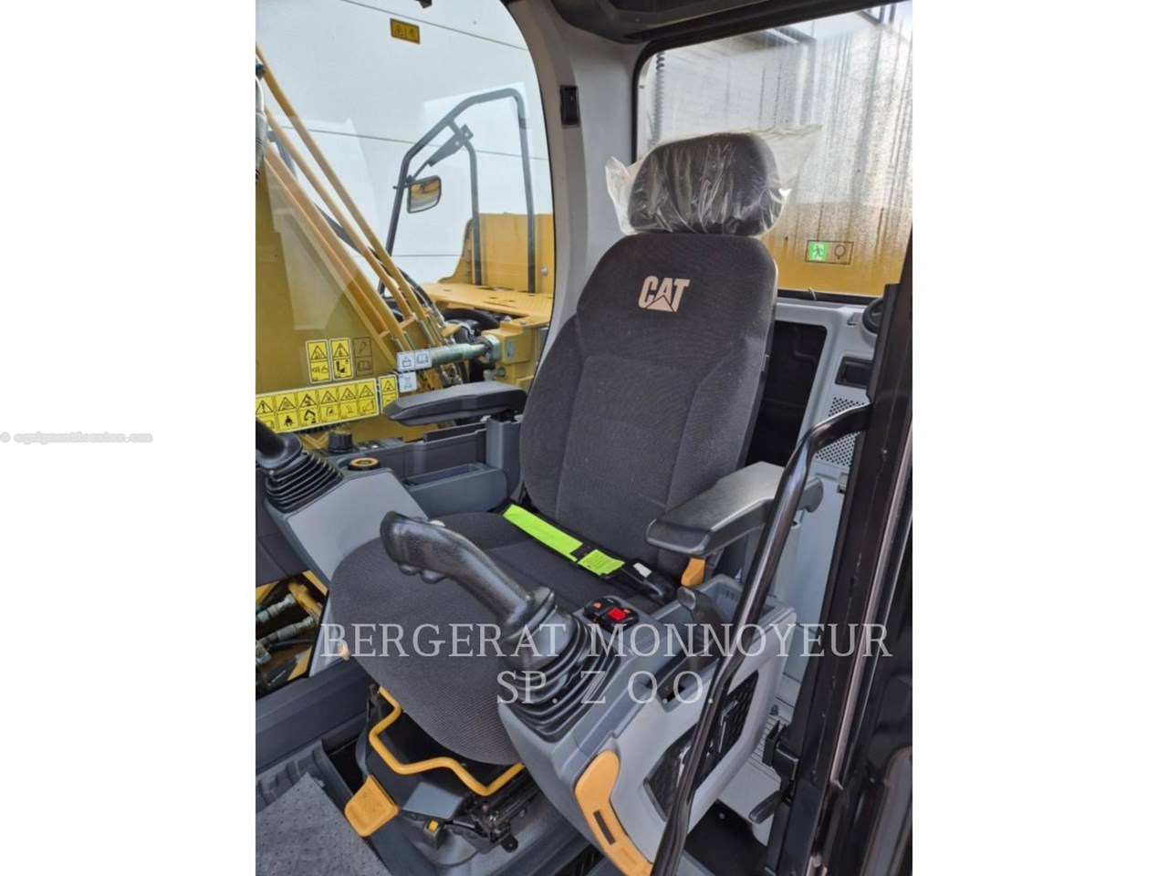 2023 Caterpillar 320GC Image 5