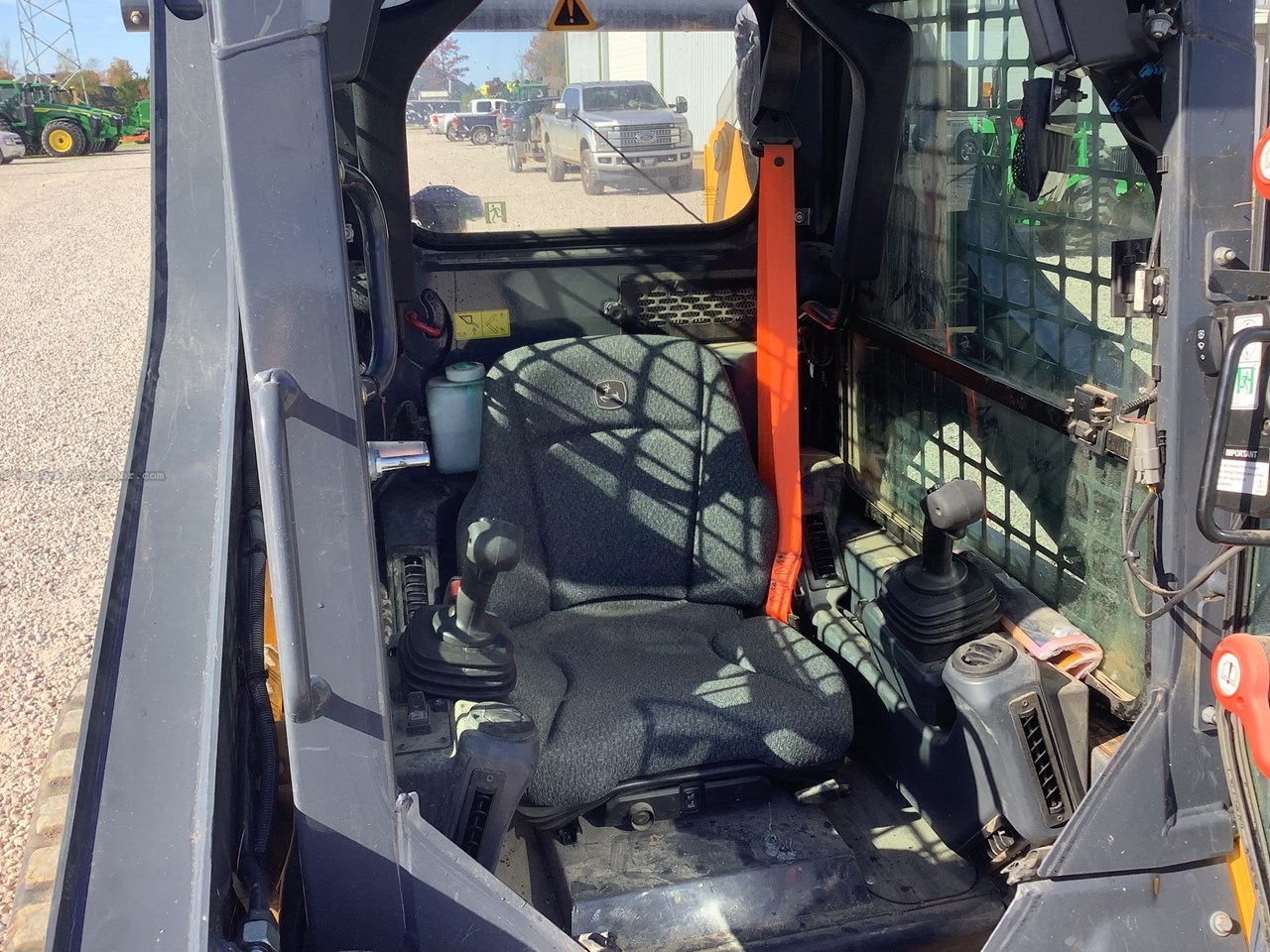 2023 John Deere 317G Image 10