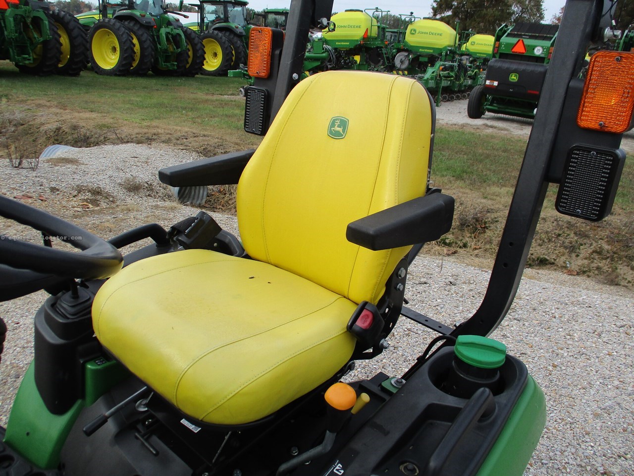 2021 John Deere 1025R Image 10