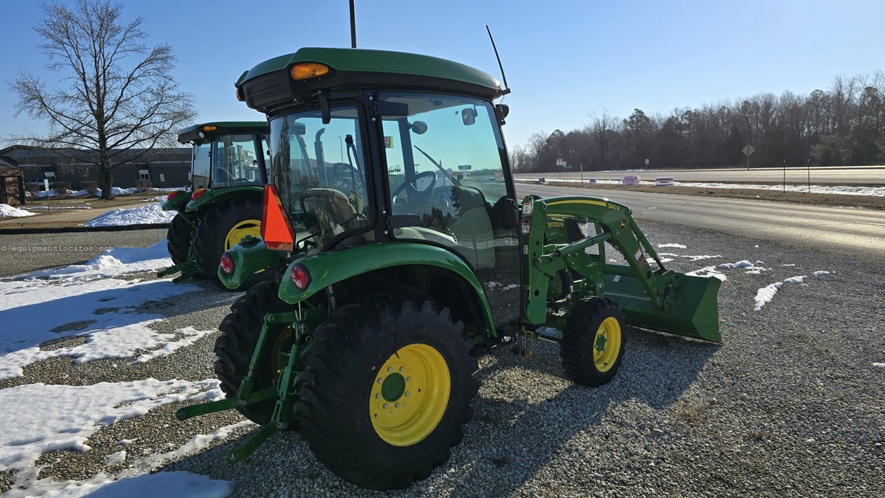 2023 John Deere 3033R Image 10