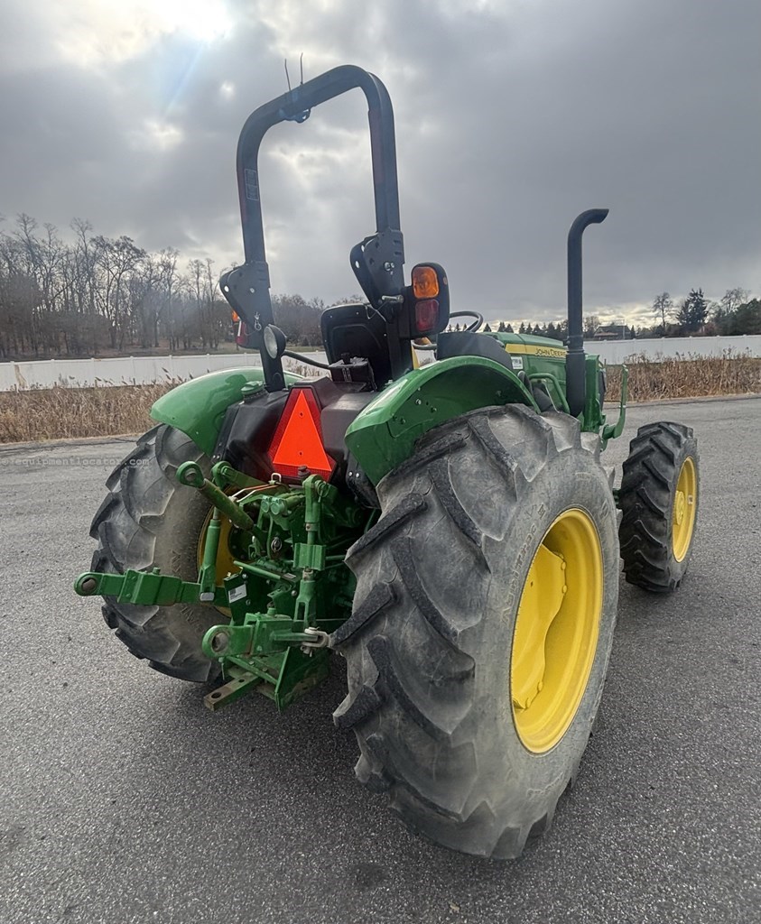 2023 John Deere 5075E Image 4