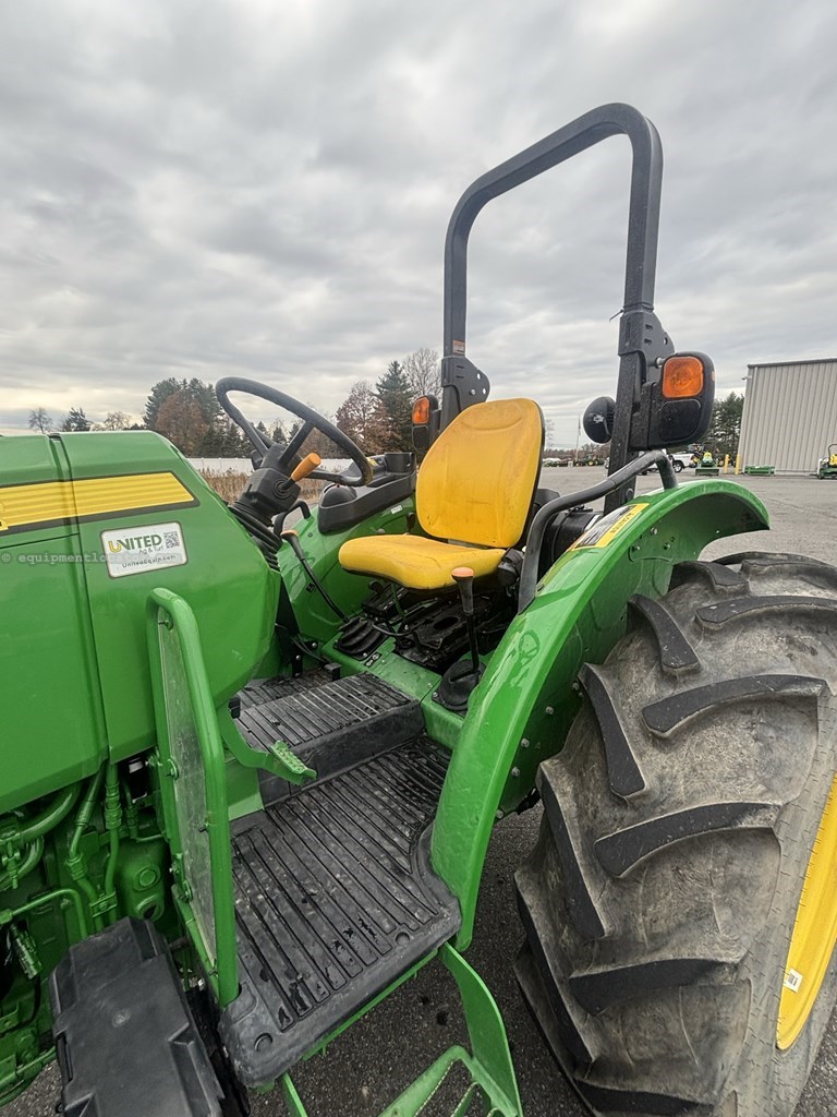 2023 John Deere 5075E Image 10