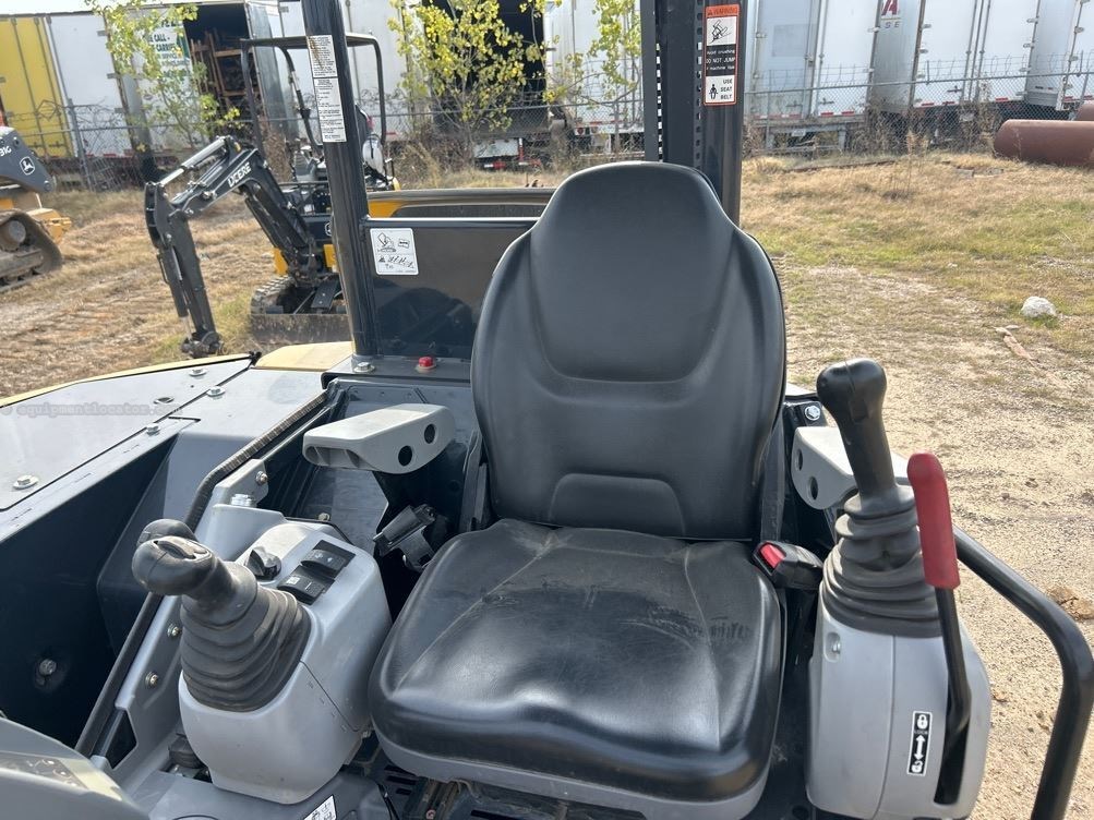 2024 John Deere 50P Image 33