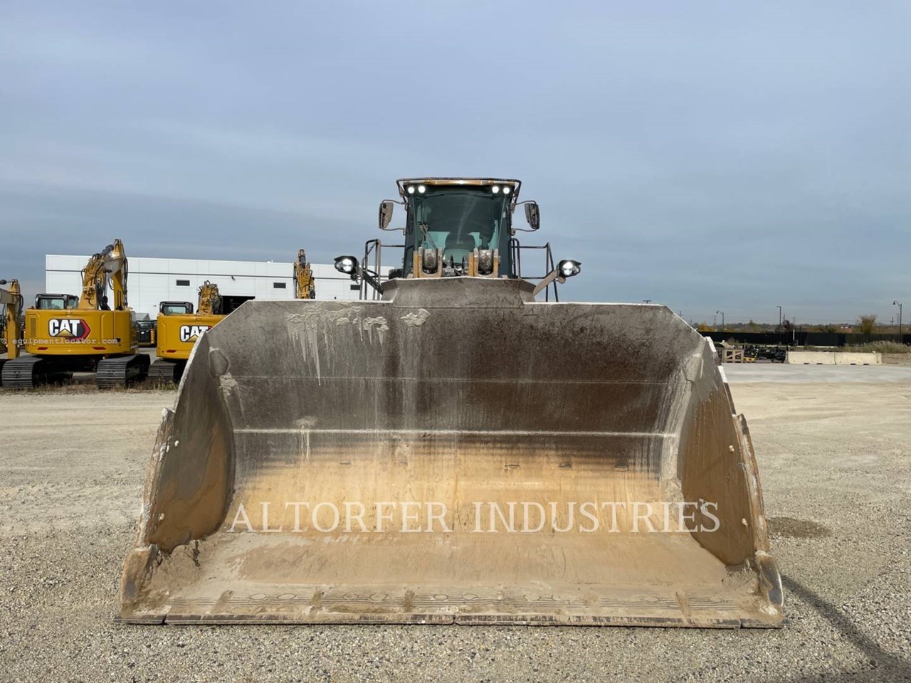 2021 Caterpillar 982M Image 10