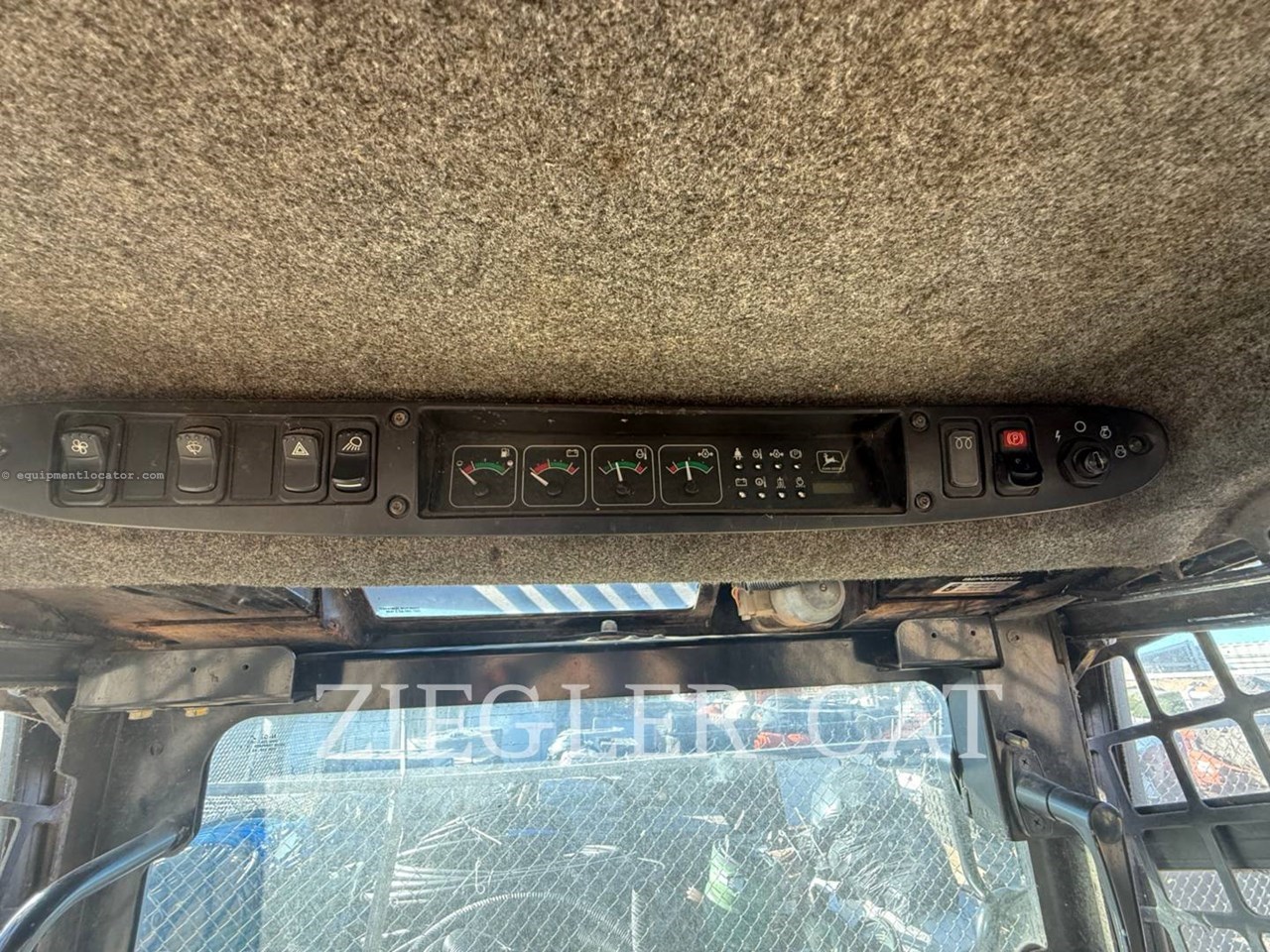 2000 John Deere 270 Image 10