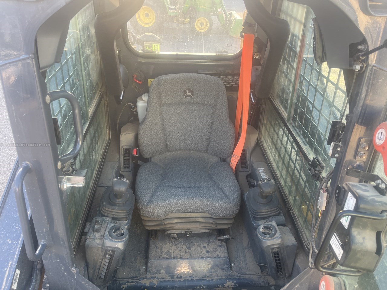 2023 John Deere 317G Image 10