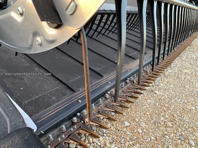 2022 MacDon FD240 Image 10