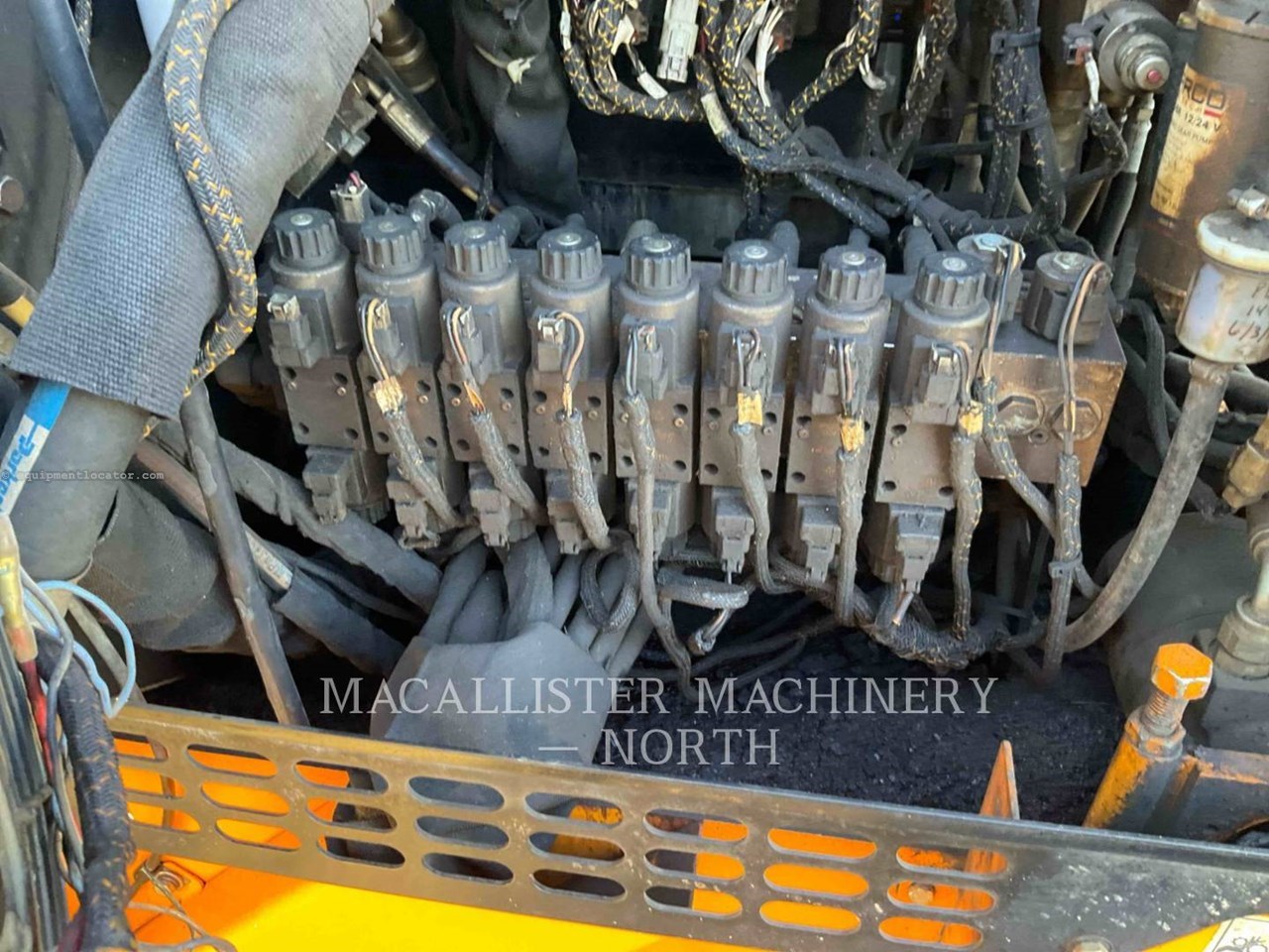 2021 Leeboy 8530 Image 10