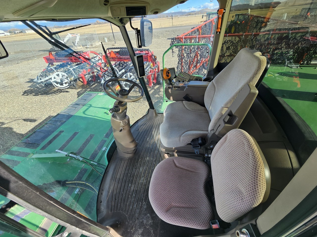 2015 John Deere W235 Image 10