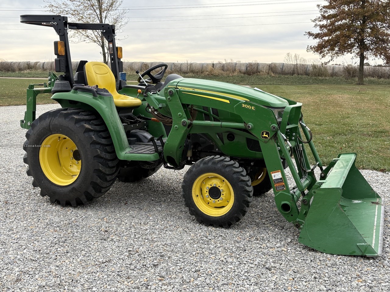 2022 John Deere 3025E Image 10