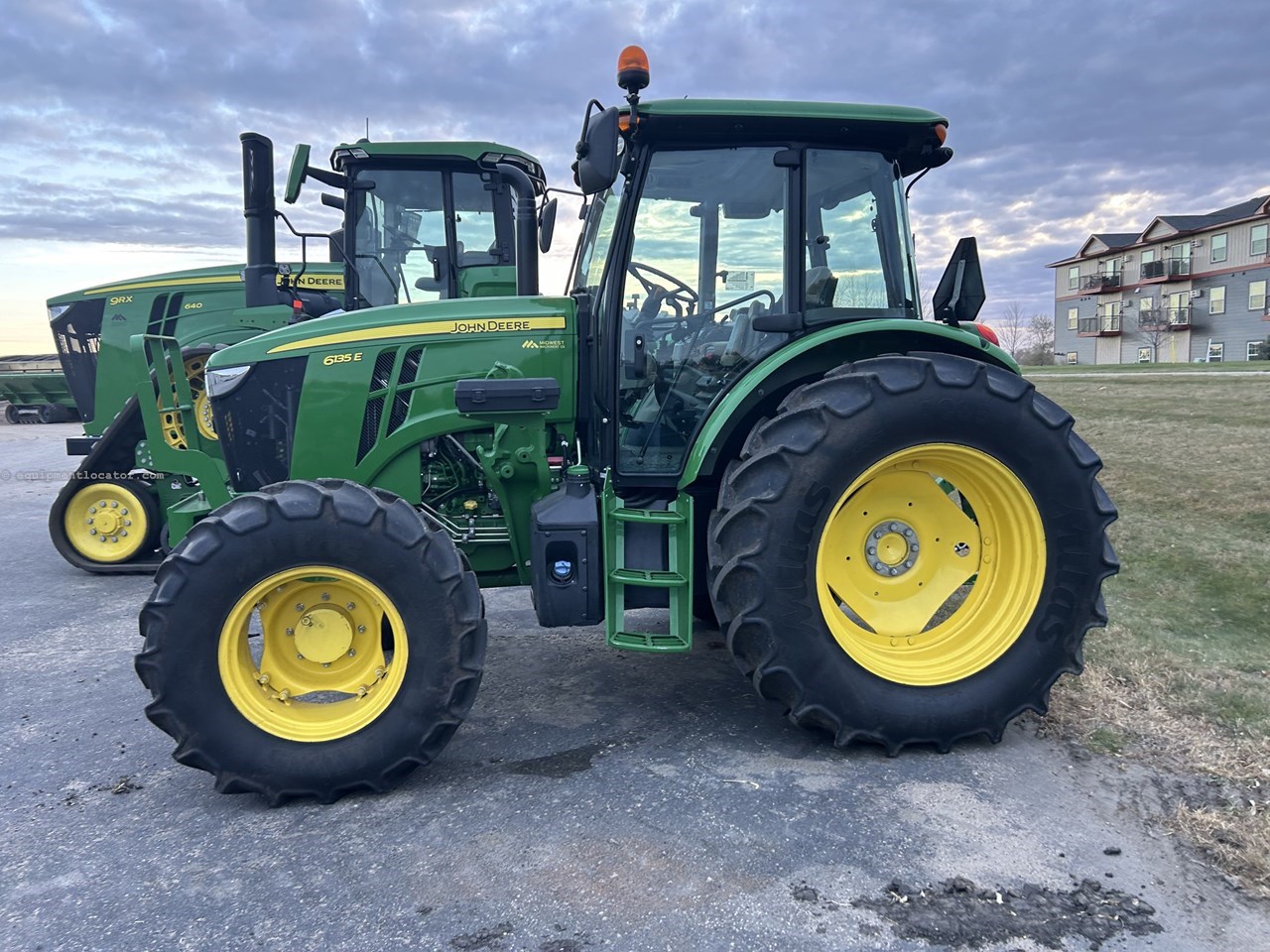 2023 John Deere 6135E Image 10