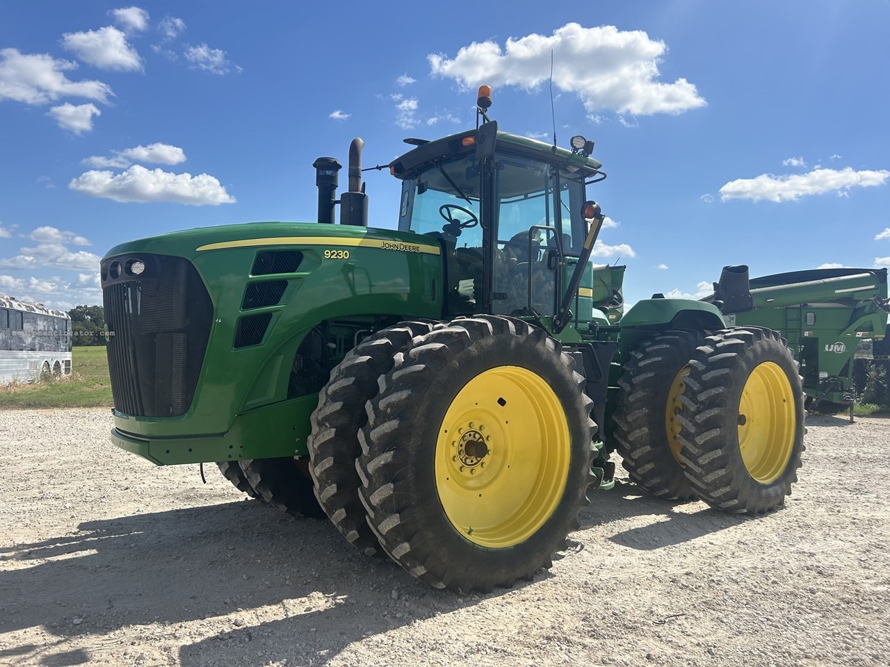 2010 John Deere 9230 Image 2