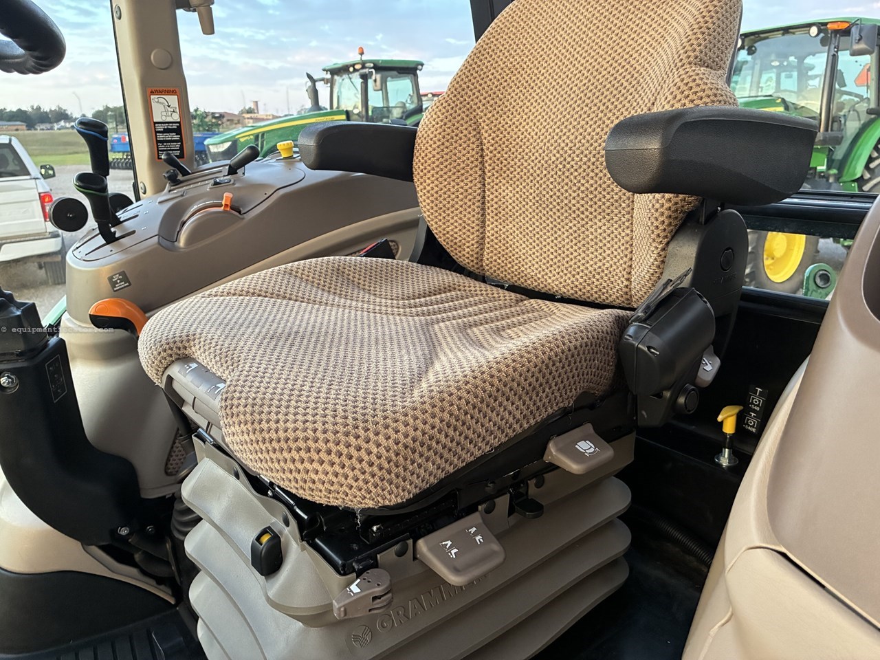 2024 John Deere 5100E Image 10