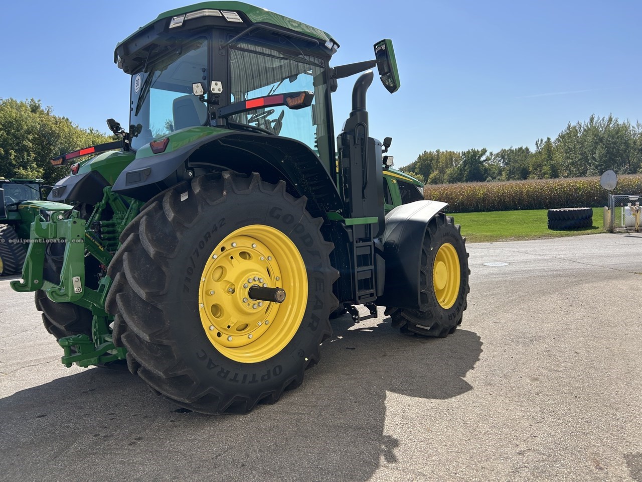 2025 John Deere 7R 330 Image 10