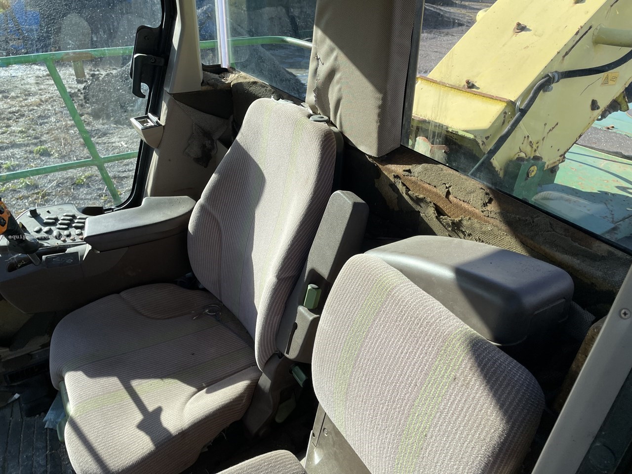 2002 John Deere 7300 Image 10