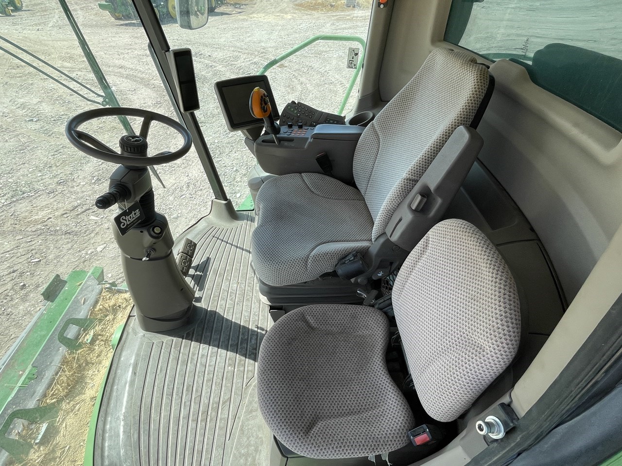 2016 John Deere S680 Image 36