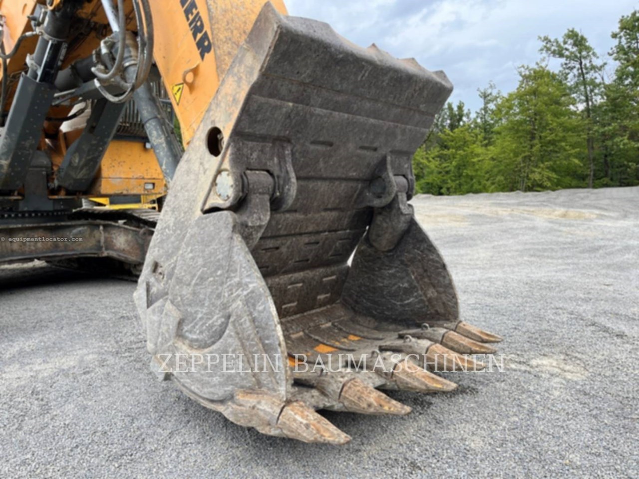 2017 Liebherr R966 Image 10