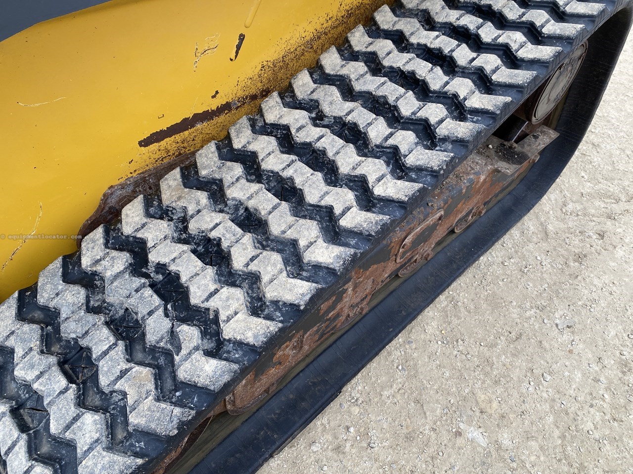 2018 John Deere 325G Image 10