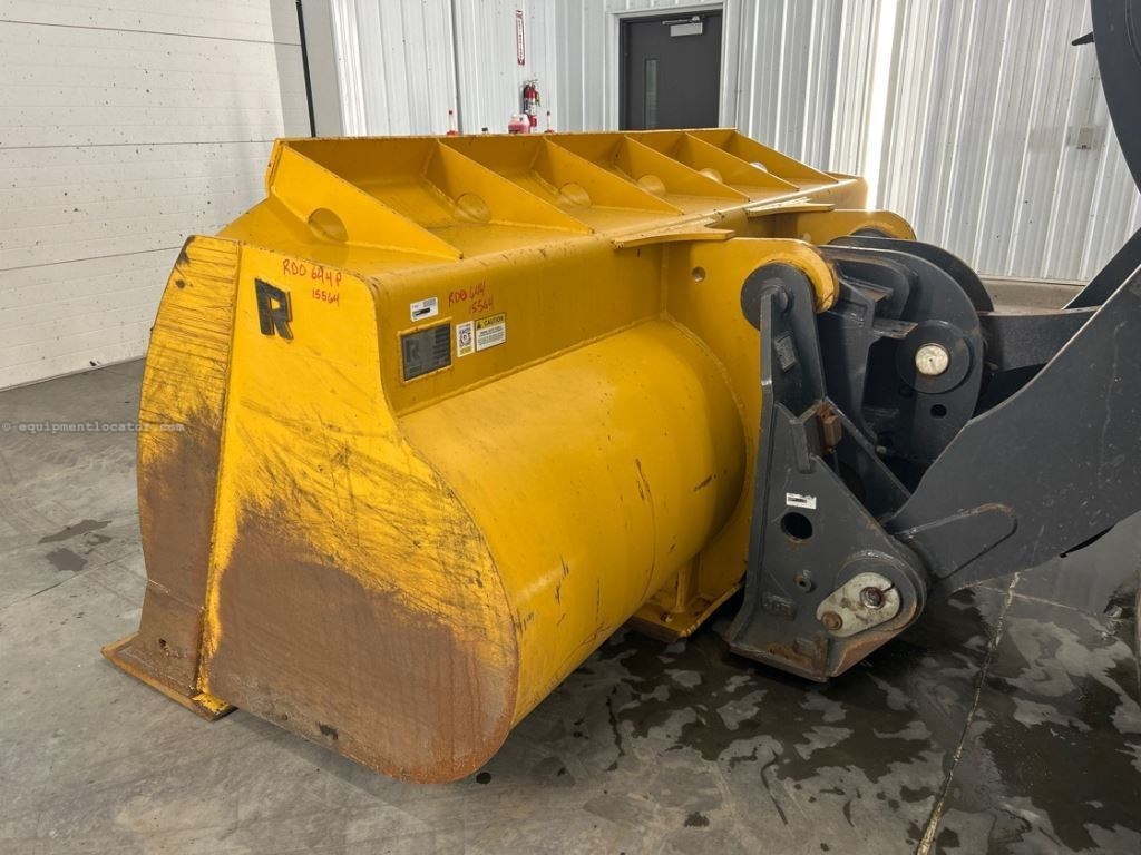 2022 John Deere 644P Image 10