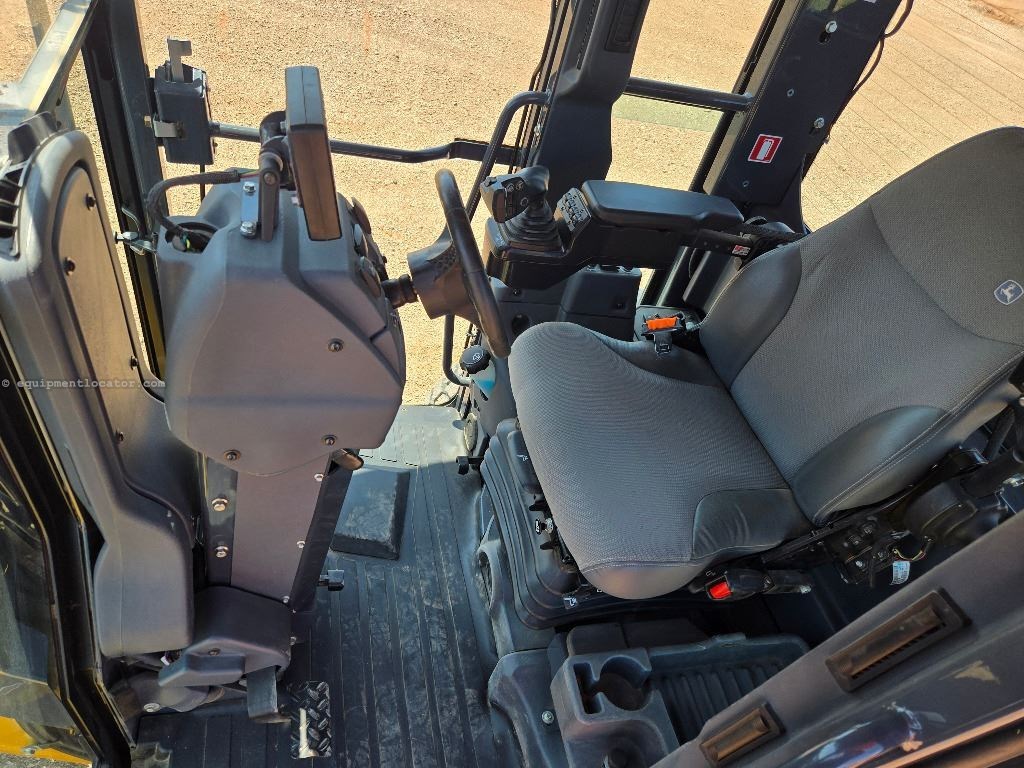 2022 John Deere 772G Image 10