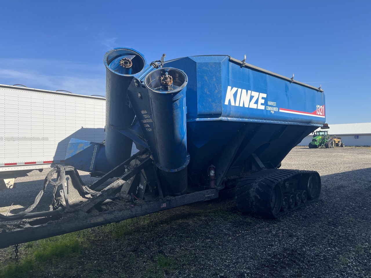 2023 Kinze 1321 Image 2