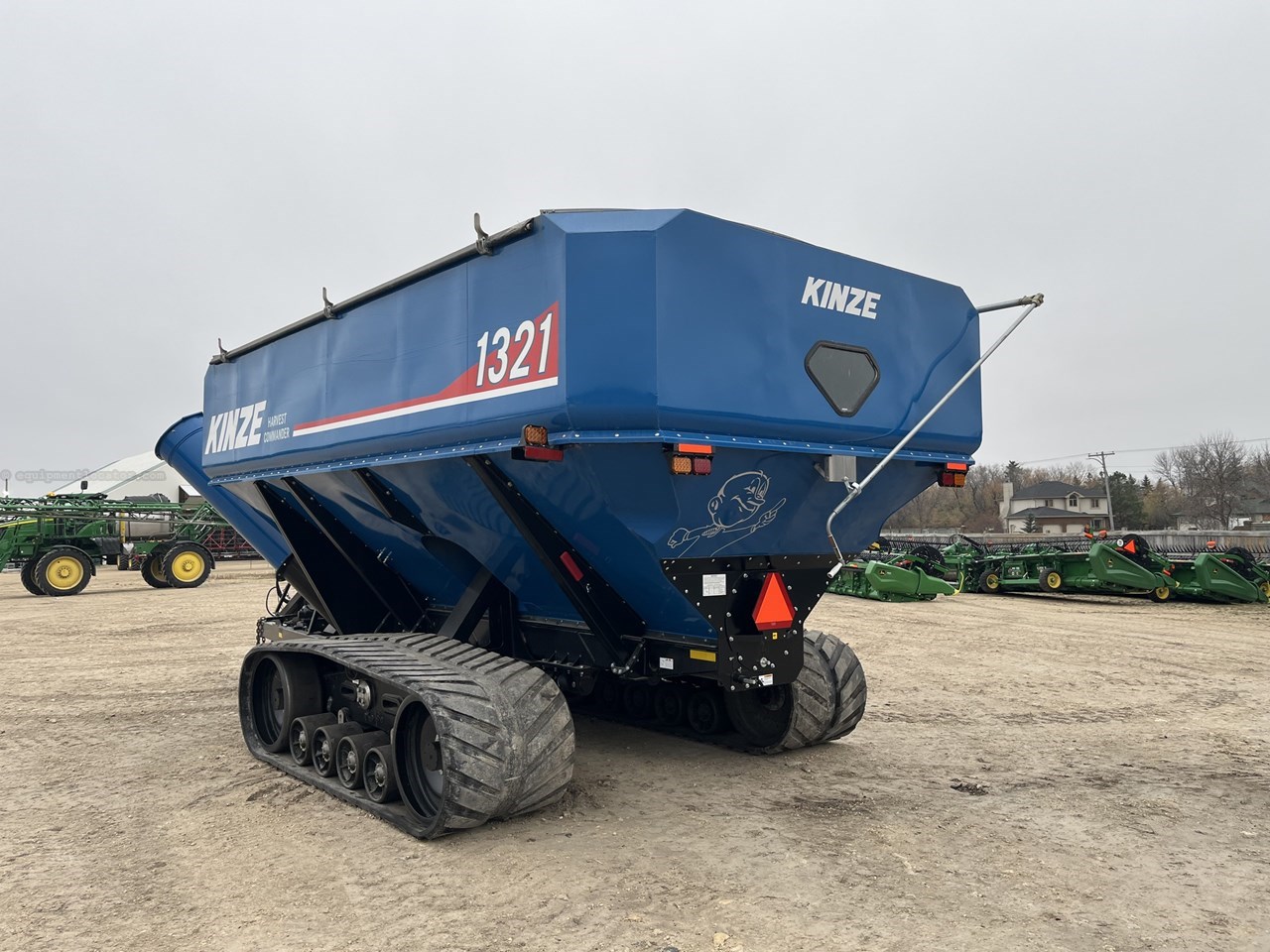 2023 Kinze 1321 Image 14