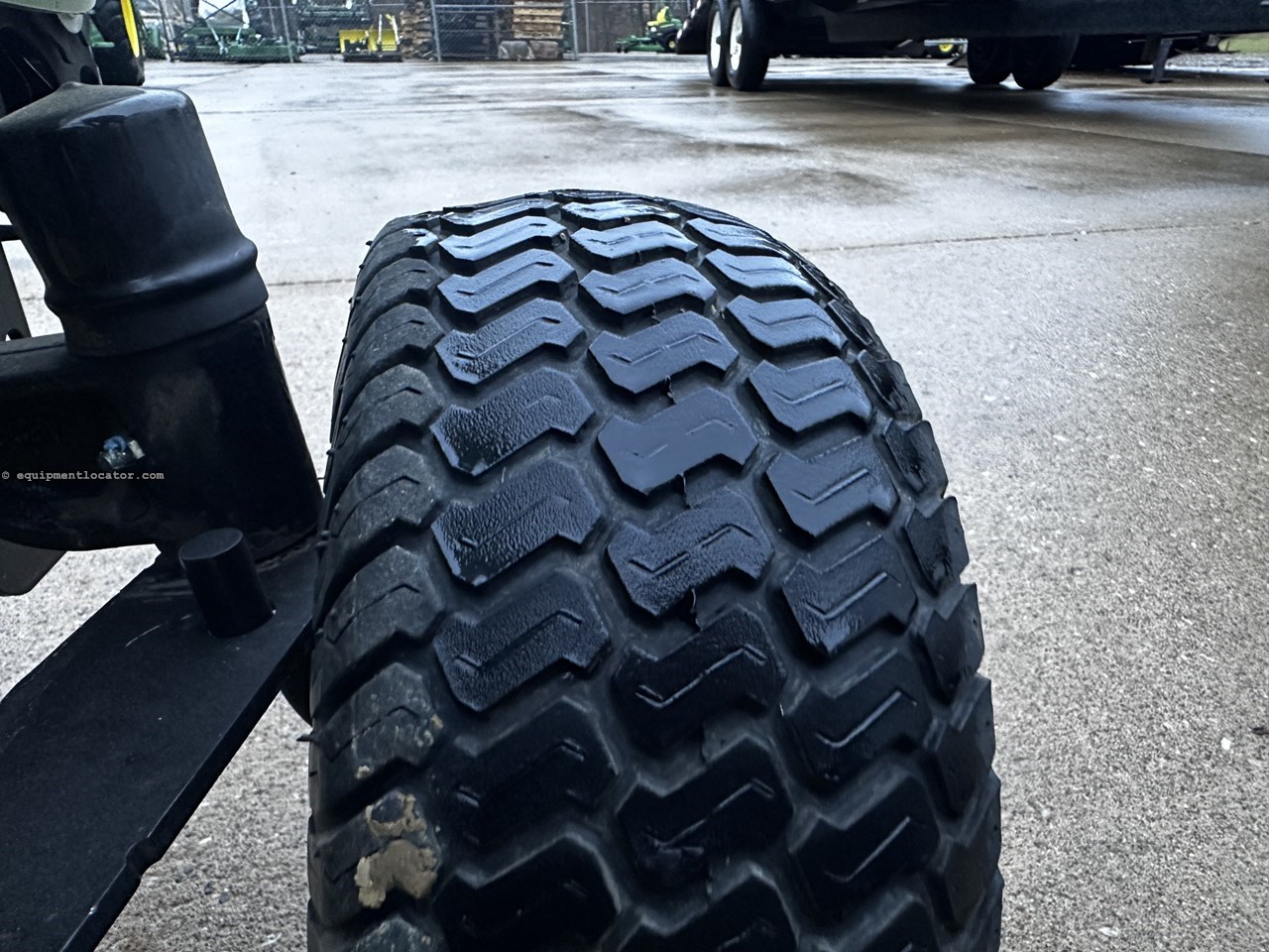 2016 John Deere X370 Image 10