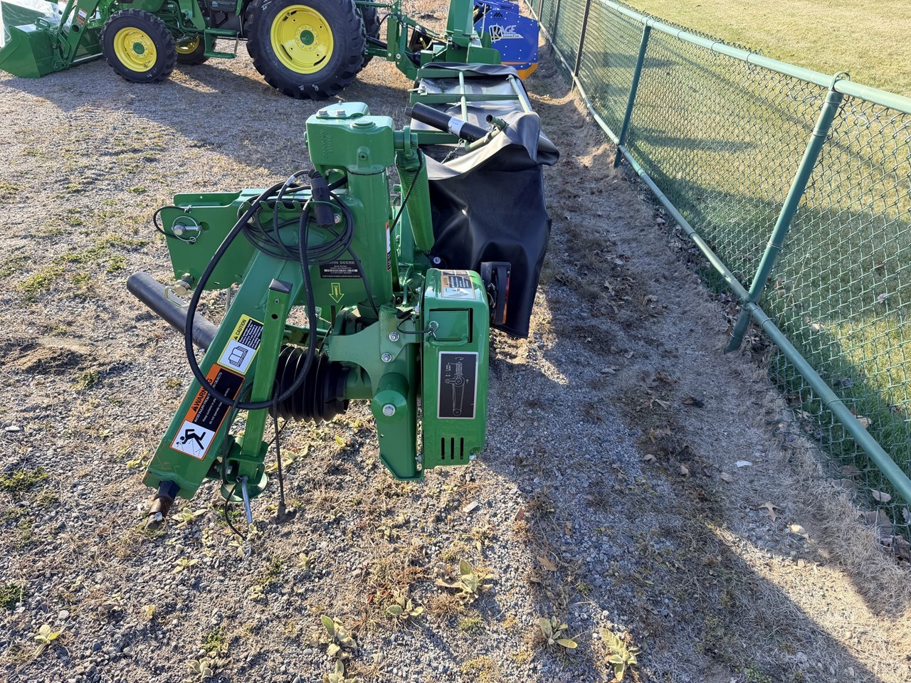 2022 John Deere R310 Image 10