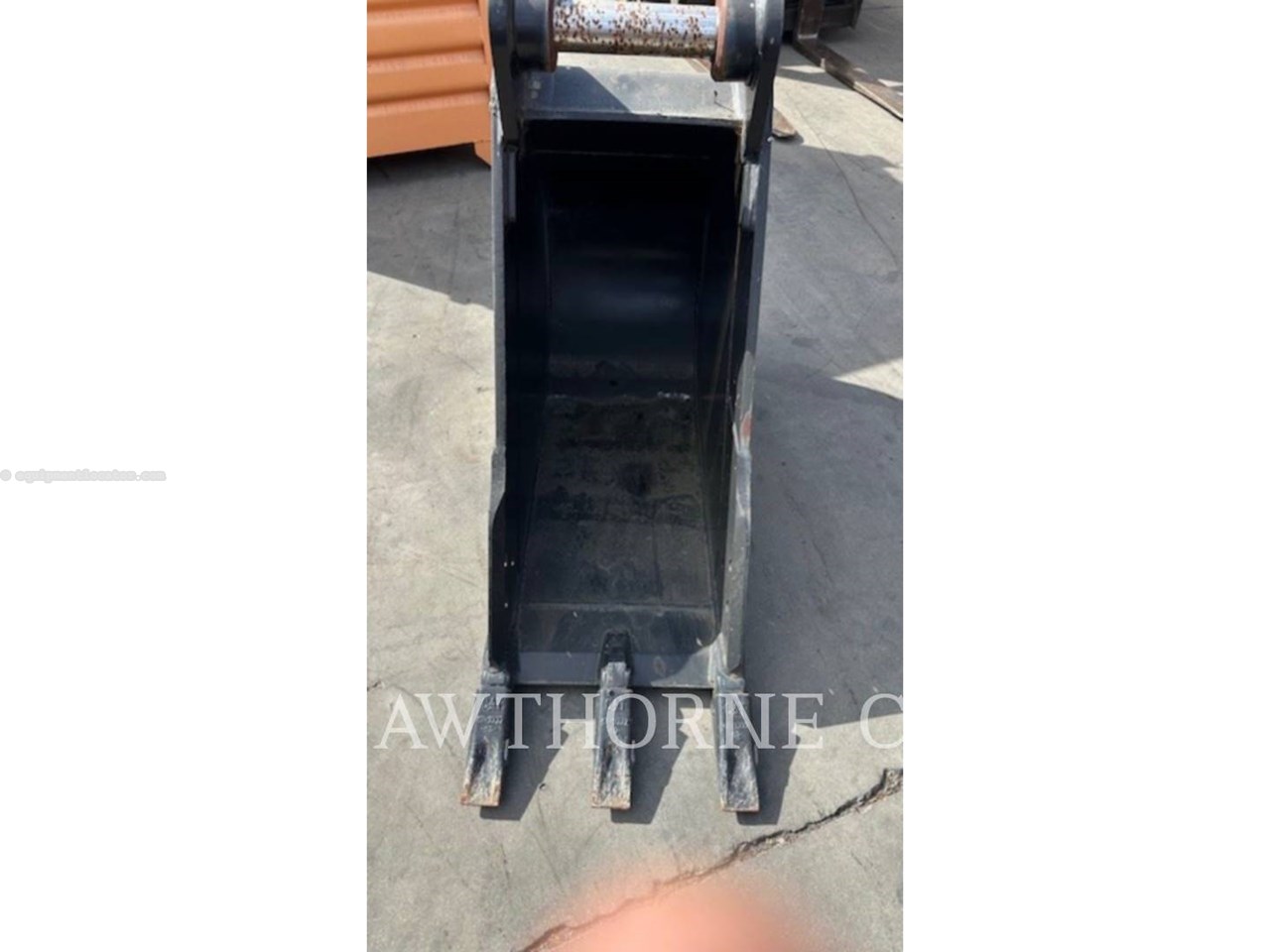 Caterpillar 18" 310 BUCKET Image 4