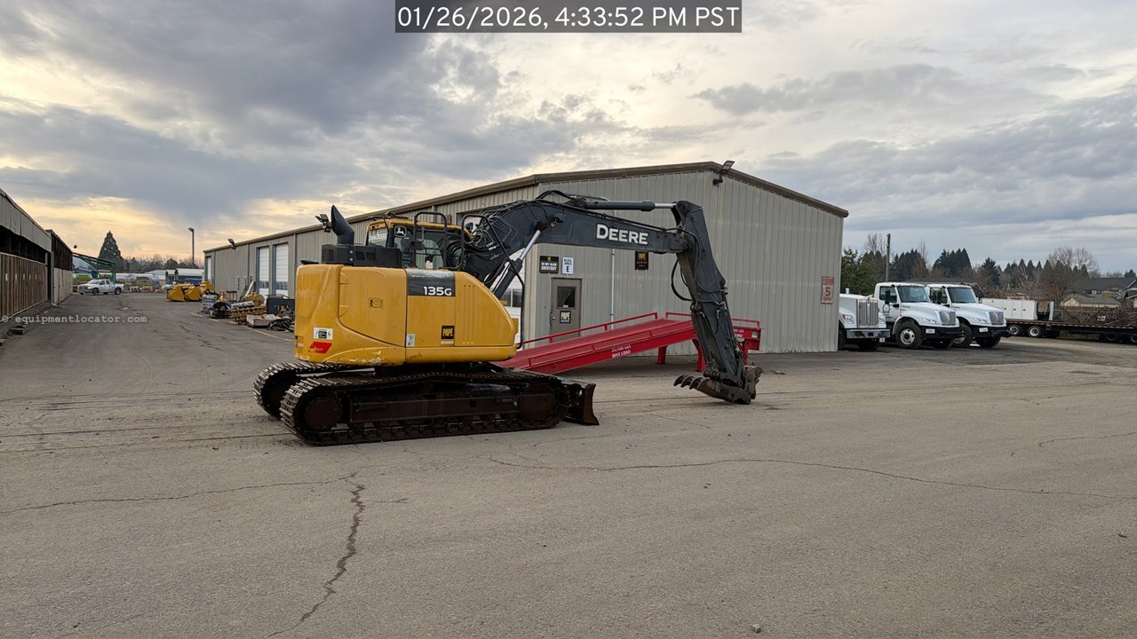 John Deere 135G Image 10