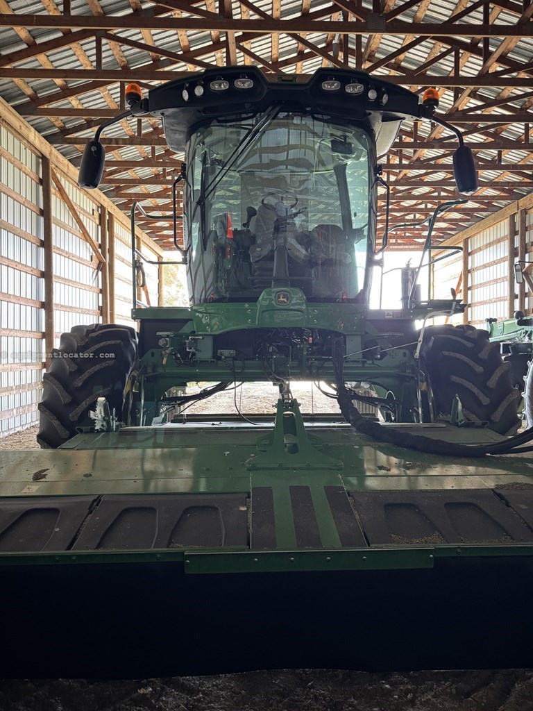 2018 John Deere W235 Image 2